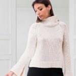 MAGLIA LANA COLLO ALTO CON BOTTONE E SPACCHI